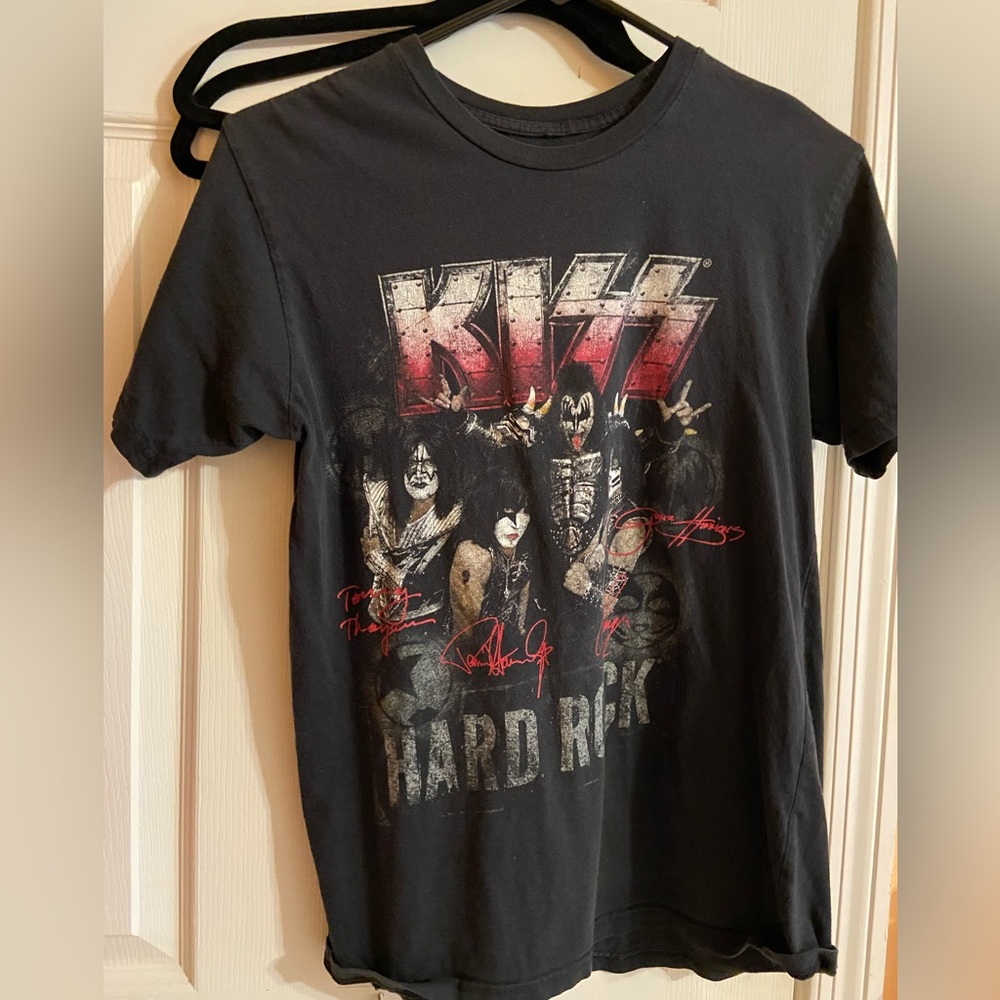 KISS graphic tee